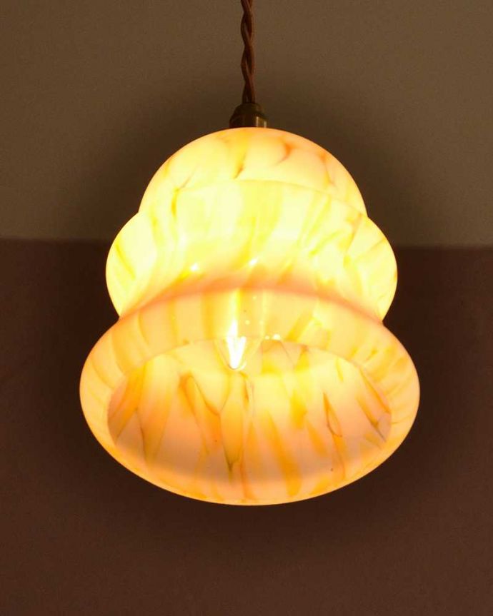 ペンダントライト　照明・ライティング　はちみつ色でほっこり気分、アンティークシェードペンダントライト（コード・シャンデリア電球・ギャラリーなし）。。(k-3666-z)