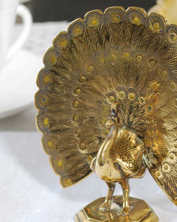 アンティーク 真鍮の雑貨　アンティーク雑貨　英国で見つけた真鍮製のアンティークオブジェ（ピーコック）。落ち着いた輝きが大人の雰囲気真鍮製なので、使っていくごとに味わい深い色合いに変化していきます。(k-3714-z)