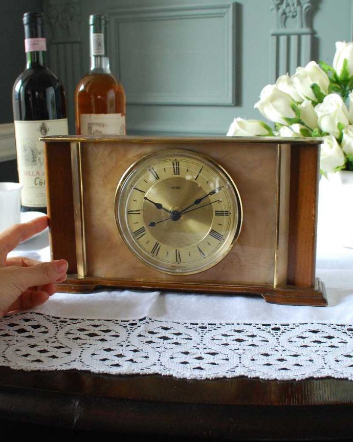 アンティーク その他の雑貨　アンティーク雑貨　イギリスから届いたオシャレなメタメック社のアンティーク置き時計(METAMEC) 。アンティークらしい独特のデザインアンティークなので多少のキズ・汚れがある場合があります。(k-3722-z)