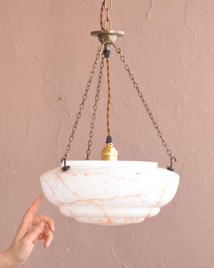 シャンデリア　照明・ライティング　ガラスの模様が美しい英国輸入のアンティークハンギングボウル（Ｅ26球付）。。(k-3725-z)