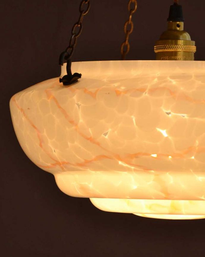 シャンデリア　照明・ライティング　ガラスの模様が美しい英国輸入のアンティークハンギングボウル（Ｅ26球付）。。(k-3725-z)