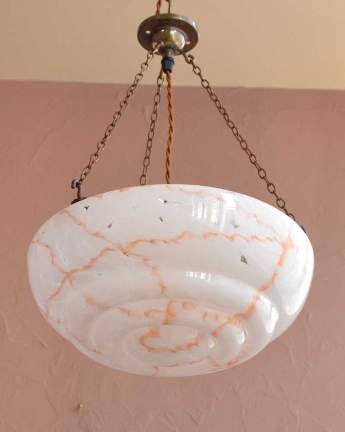 シャンデリア　照明・ライティング　ガラスの模様が美しい英国輸入のアンティークハンギングボウル（Ｅ26球付）。。(k-3725-z)