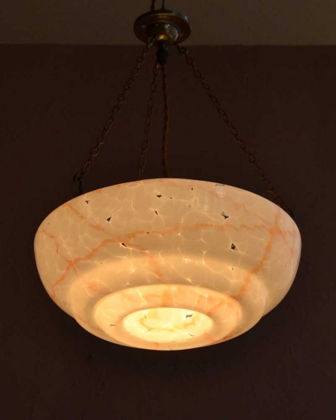 シャンデリア　照明・ライティング　ガラスの模様が美しい英国輸入のアンティークハンギングボウル（Ｅ26球付）。。(k-3725-z)