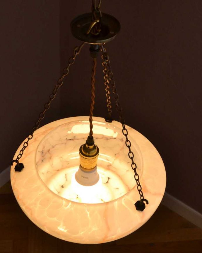 シャンデリア　照明・ライティング　ガラスの模様が美しい英国輸入のアンティークハンギングボウル（Ｅ26球付）。。(k-3725-z)