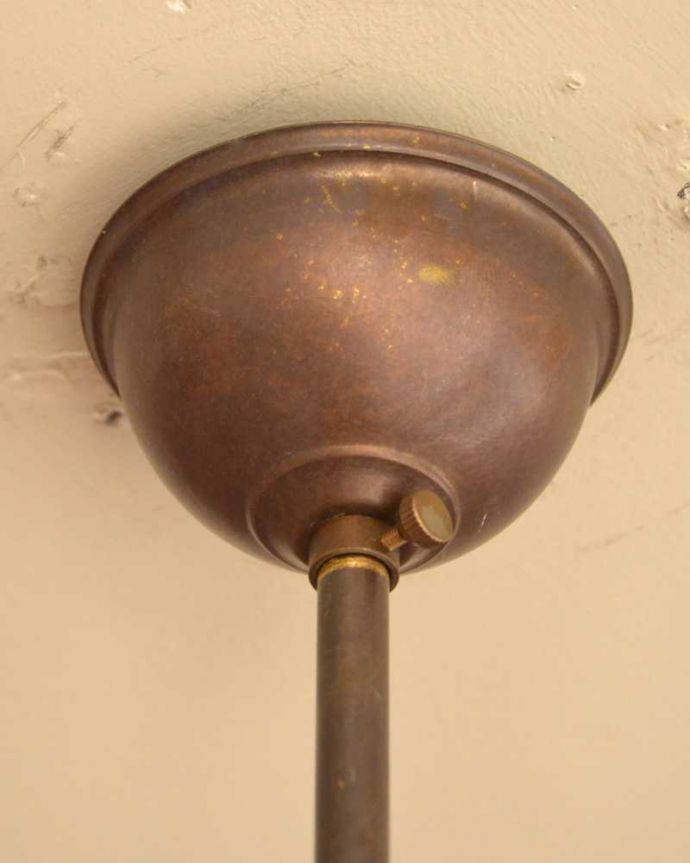 シャンデリア　照明・ライティング　ガラスの模様が美しい英国輸入のアンティークハンギングボウル（Ｅ26球付）。カバーも付いています。(k-3725-z)