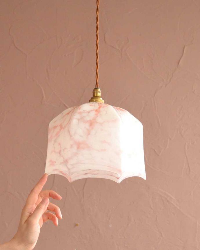 ペンダントライト　照明・ライティング　マーブル模様の美しいアンティークシェードペンダントライト（コード・シャンデリア電球・ギャラリーなし）。。(k-3751-z)