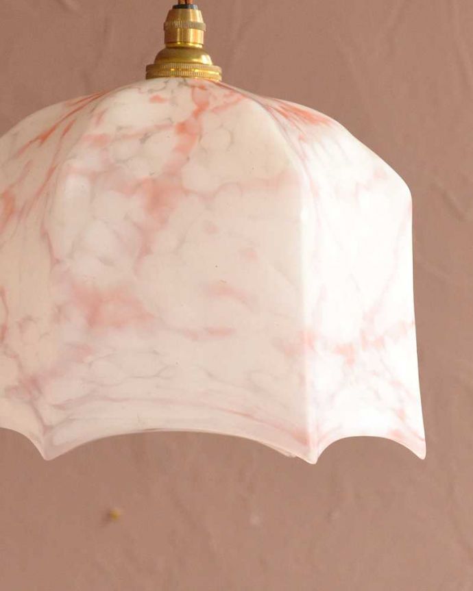 ペンダントライト　照明・ライティング　マーブル模様の美しいアンティークシェードペンダントライト（コード・シャンデリア電球・ギャラリーなし）。。(k-3751-z)