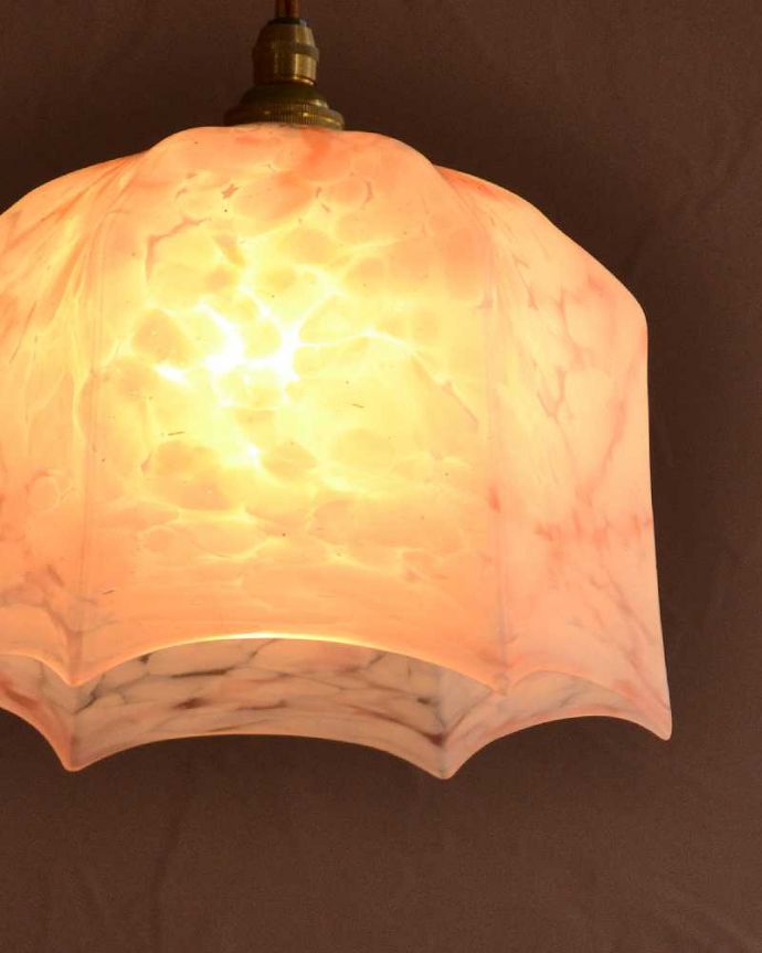ペンダントライト　照明・ライティング　マーブル模様の美しいアンティークシェードペンダントライト（コード・シャンデリア電球・ギャラリーなし）。。(k-3751-z)