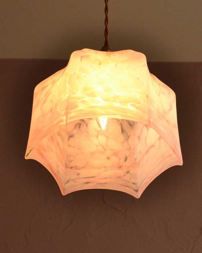 ペンダントライト　照明・ライティング　マーブル模様の美しいアンティークシェードペンダントライト（コード・シャンデリア電球・ギャラリーなし）。。(k-3751-z)