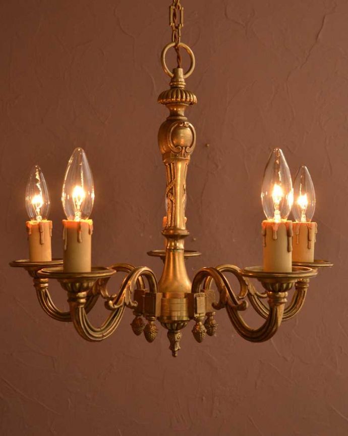 シャンデリア　照明・ライティング　イギリスアンティークの真鍮製シャンデリア（5灯）（E17シャンデリア球付） 。。(k-3763-z)