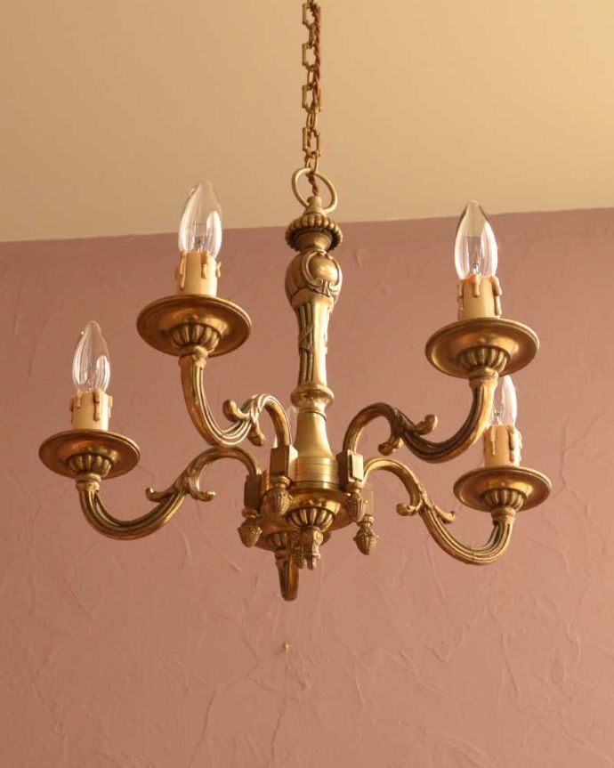 シャンデリア　照明・ライティング　イギリスアンティークの真鍮製シャンデリア（5灯）（E17シャンデリア球付） 。。(k-3763-z)