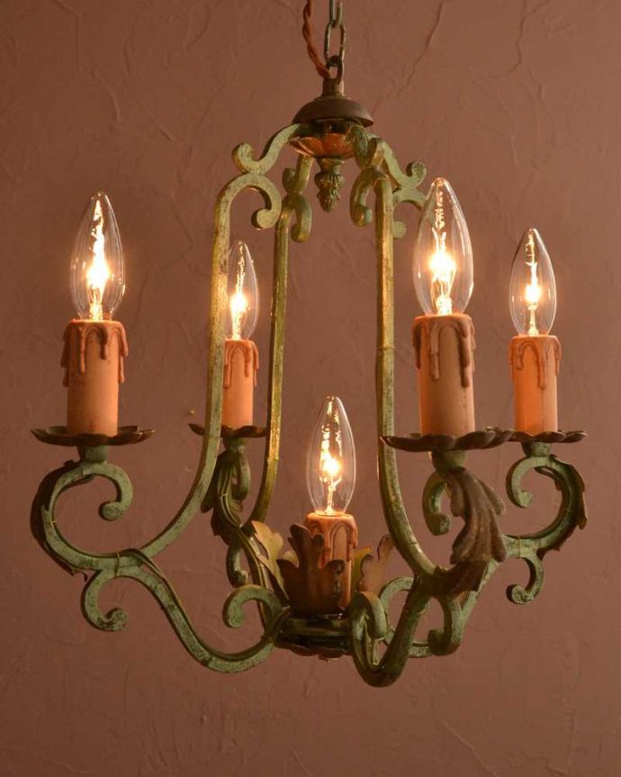 シャンデリア　照明・ライティング　フランスで見つけたアンティークシャンデリア（5灯）（Ｅ17シャンデリア球付） 。。(k-3764-z)