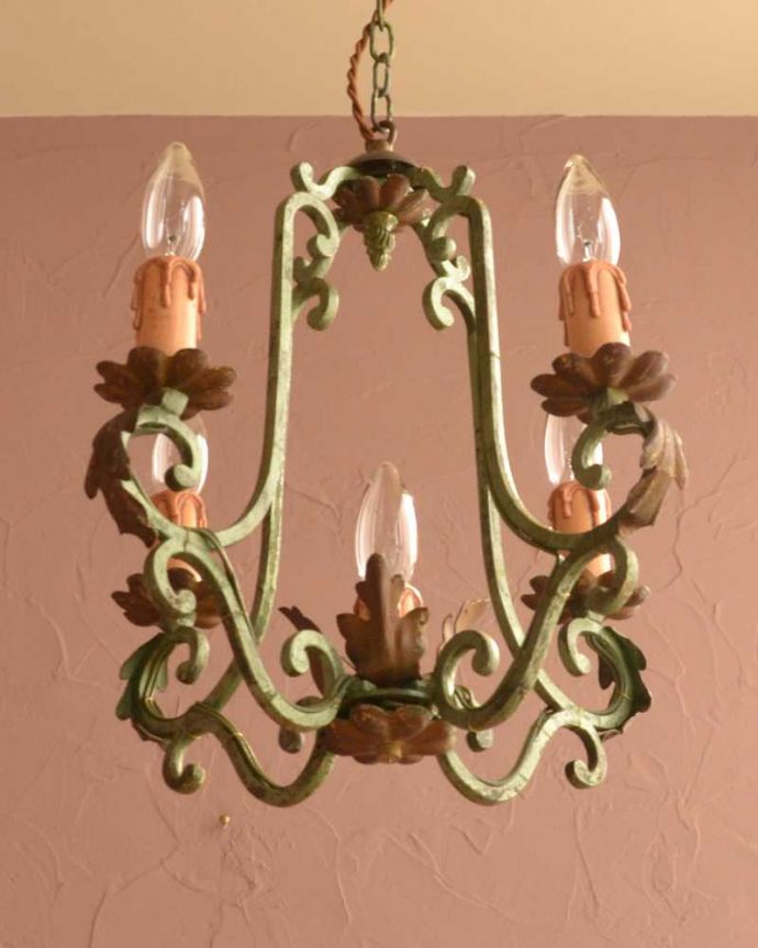 シャンデリア　照明・ライティング　フランスで見つけたアンティークシャンデリア（5灯）（Ｅ17シャンデリア球付） 。。(k-3764-z)