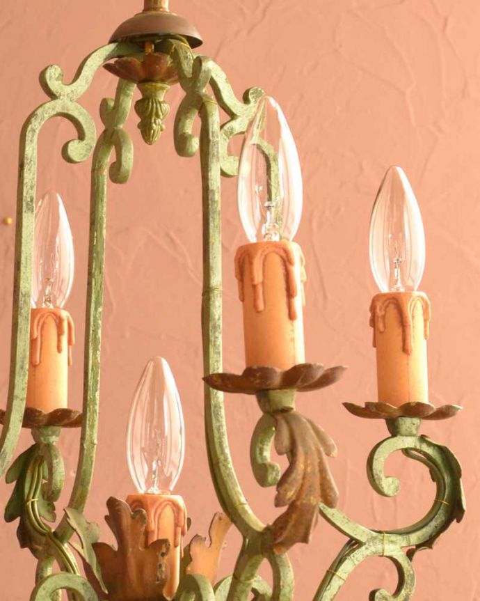 シャンデリア　照明・ライティング　フランスで見つけたアンティークシャンデリア（5灯）（Ｅ17シャンデリア球付） 。。(k-3764-z)