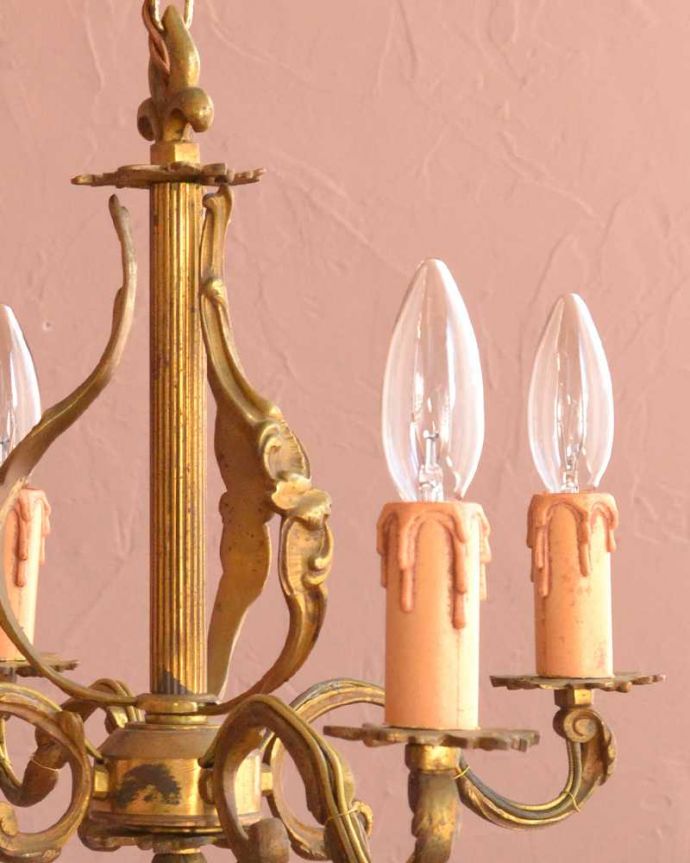 シャンデリア　照明・ライティング　フランスで見つけたアンティーク真鍮製シャンデリア（4灯）（E17シャンデリア球付）。。(k-3765-z)