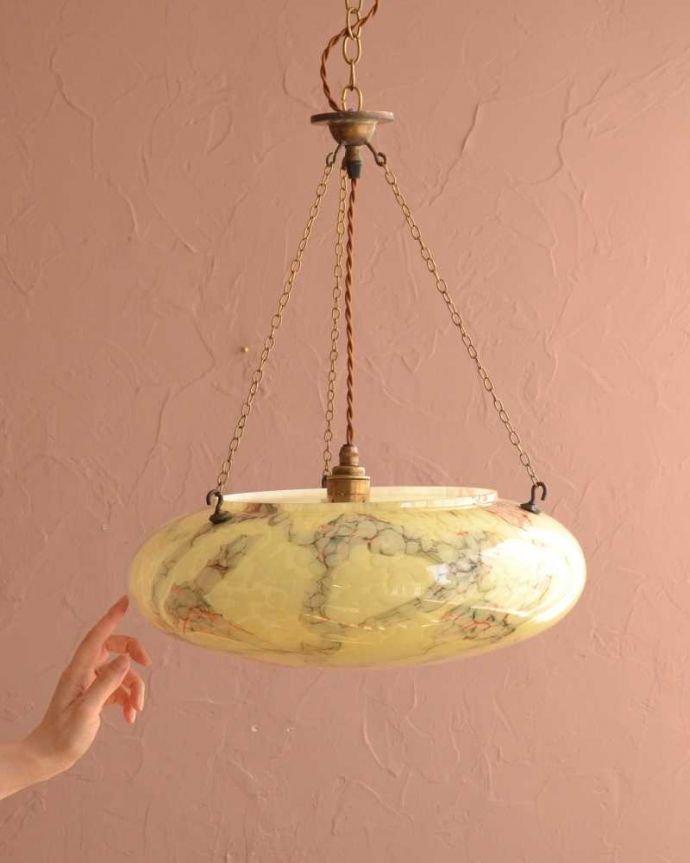 シャンデリア　照明・ライティング　マーブル模様が美しい英国輸入のアンティークハンギングボウル（Ｅ26球付） 。。(k-3767-z)