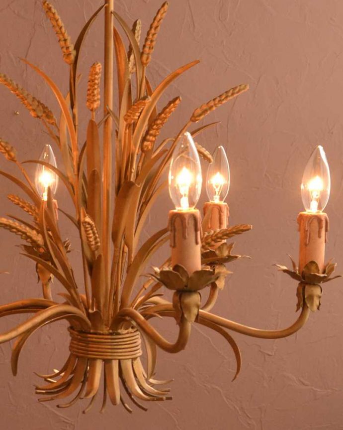 シャンデリア　照明・ライティング　麦穂ブーケのイギリスで見つけたアンティークシャンデリア(6灯)（Ｅ17シャンデリア球付）。。(k-3769-z)