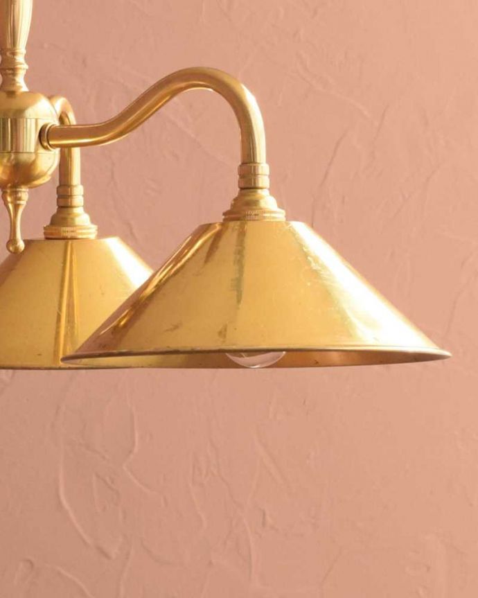 シャンデリア　照明・ライティング　ゴールドの高級感たっぷりなイギリスアンティークシャンデリア(3灯)（Ｅ26球付） 。。(k-3770-z)