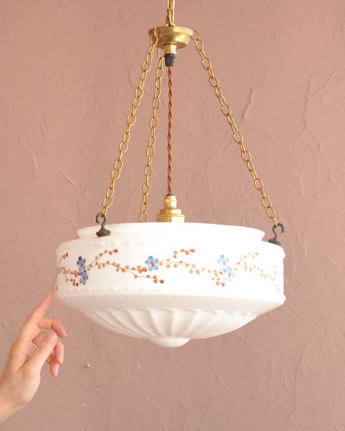 シャンデリア　照明・ライティング　お花模様が描かれたイギリスアンティークのハンギングボウル(Ｅ26球付き)。。(k-3807-z)