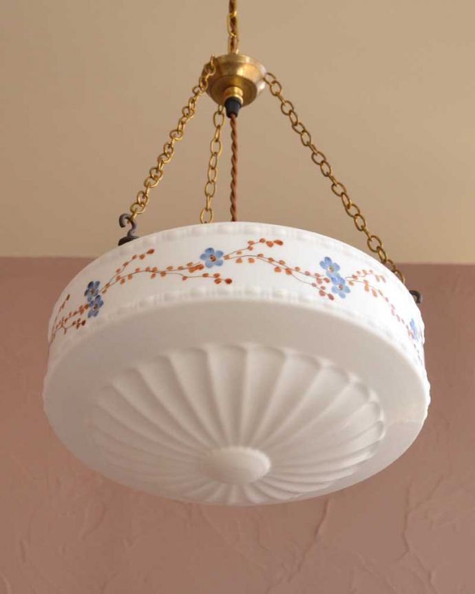 シャンデリア　照明・ライティング　お花模様が描かれたイギリスアンティークのハンギングボウル(Ｅ26球付き)。。(k-3807-z)