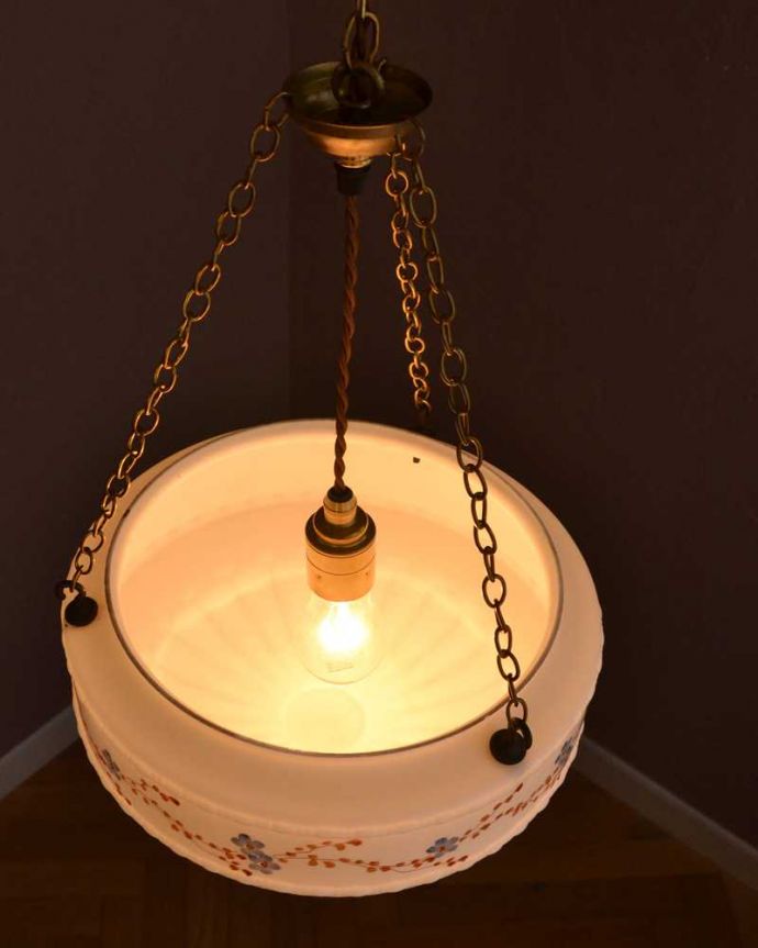 シャンデリア　照明・ライティング　お花模様が描かれたイギリスアンティークのハンギングボウル(Ｅ26球付き)。。(k-3807-z)