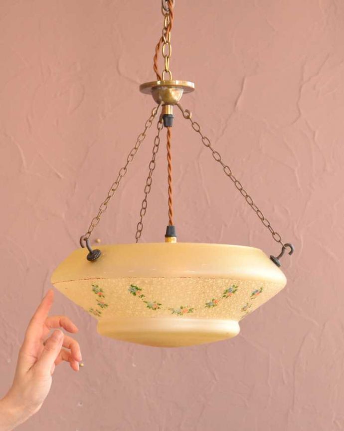 シャンデリア　照明・ライティング　お花模様が描かれたイギリスアンティークのハンギングボウル(Ｅ26球付き)。。(k-3808-z)