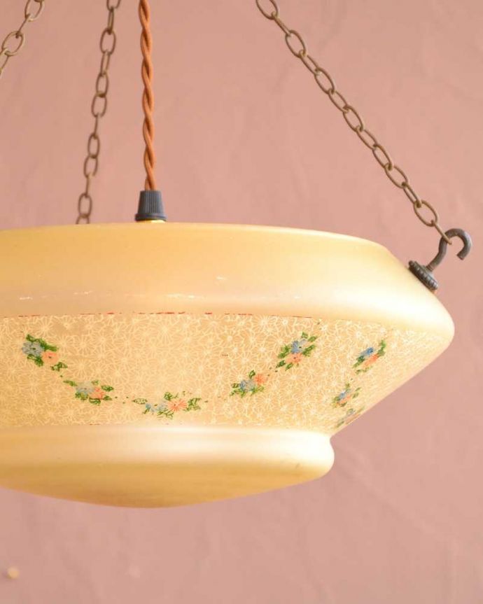 シャンデリア　照明・ライティング　お花模様が描かれたイギリスアンティークのハンギングボウル(Ｅ26球付き)。。(k-3808-z)