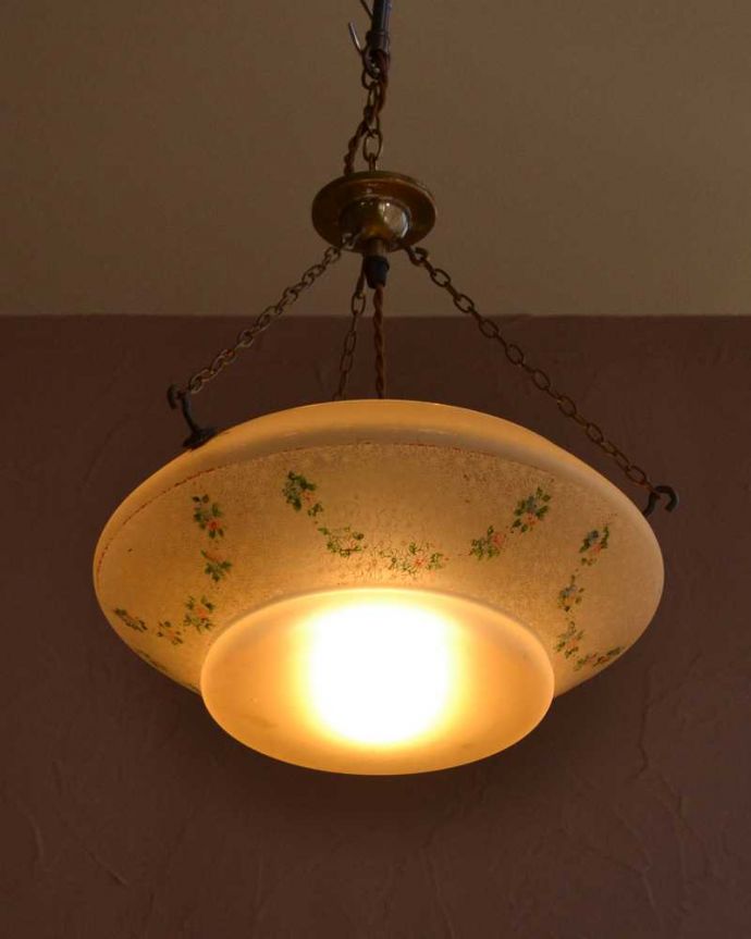 シャンデリア　照明・ライティング　お花模様が描かれたイギリスアンティークのハンギングボウル(Ｅ26球付き)。。(k-3808-z)
