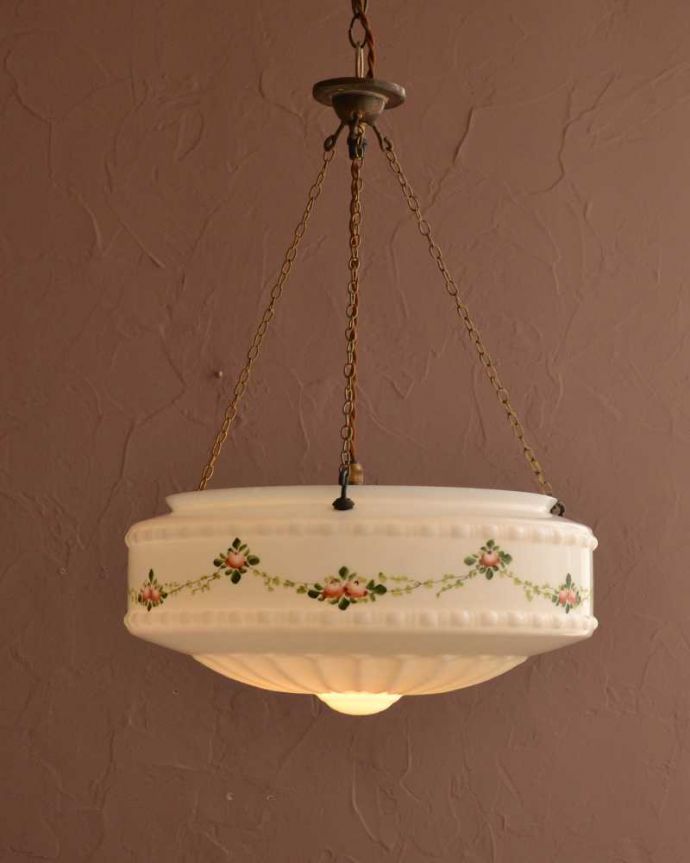 シャンデリア　照明・ライティング　バラのガーランドが描かれたイギリスアンティークのハンギングボウル(Ｅ26球付き)。。(k-3809-z)