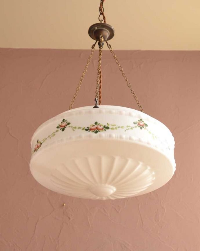 シャンデリア　照明・ライティング　バラのガーランドが描かれたイギリスアンティークのハンギングボウル(Ｅ26球付き)。。(k-3809-z)