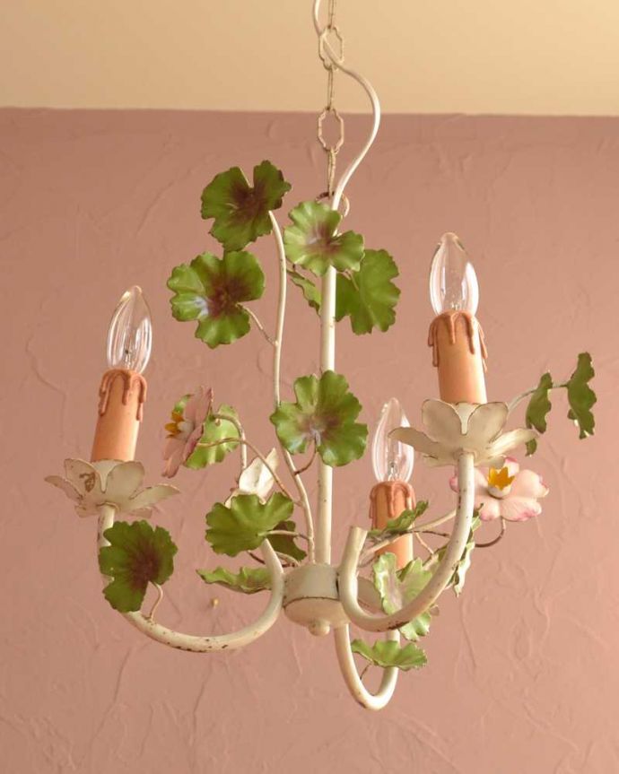 シャンデリア　照明・ライティング　お花×リーフが素敵なアンティークシャンデリア(３灯)（E17シャンデリア球付）。。(k-3811-z)