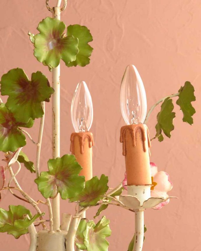 シャンデリア　照明・ライティング　お花×リーフが素敵なアンティークシャンデリア(３灯)（E17シャンデリア球付）。。(k-3811-z)