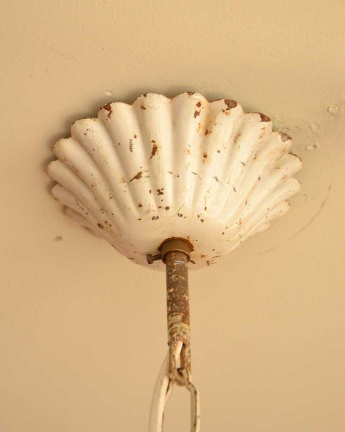 シャンデリア　照明・ライティング　お花×リーフが素敵なアンティークシャンデリア(３灯)（E17シャンデリア球付）。カバーも付いています。(k-3811-z)