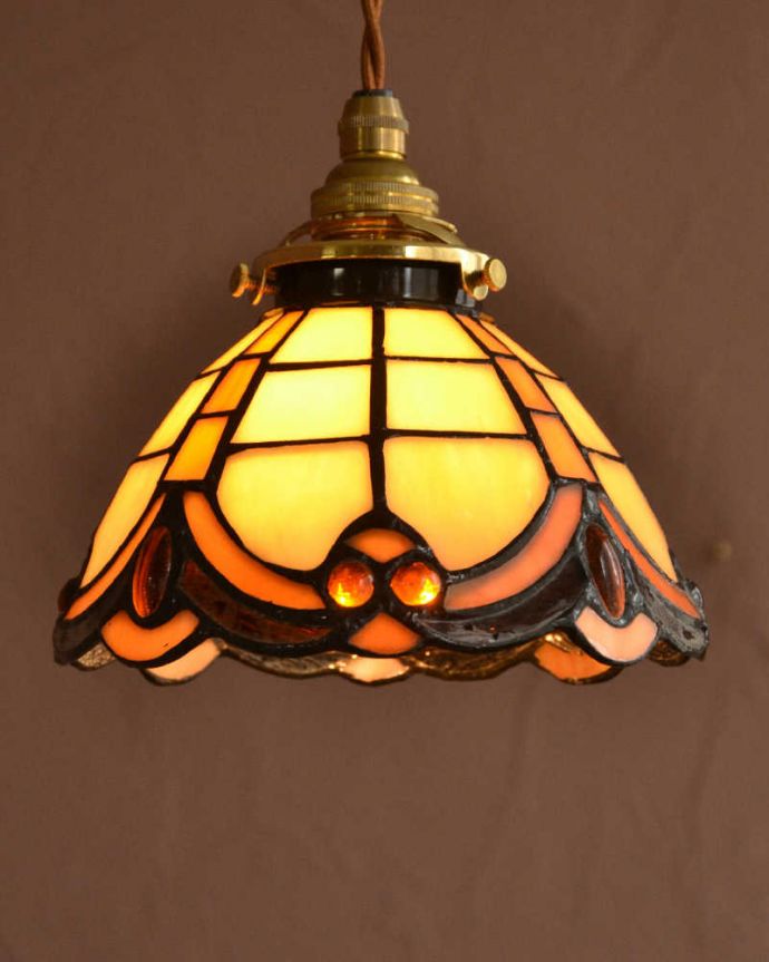 ペンダントライト　照明・ライティング　イギリスから到着したアンティークステンドグラスのランプ（コード・シャンデリア球・ギャラリーA）。。(k-3812-z)