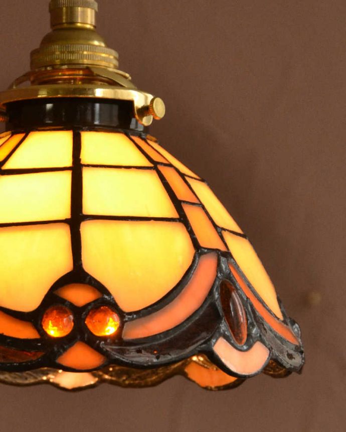 ペンダントライト　照明・ライティング　イギリスから到着したアンティークステンドグラスのランプ（コード・シャンデリア球・ギャラリーA）。。(k-3812-z)