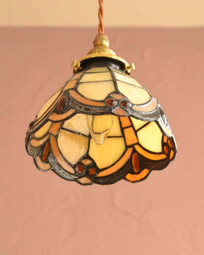 ペンダントライト　照明・ライティング　イギリスから到着したアンティークステンドグラスのランプ（コード・シャンデリア球・ギャラリーA）。。(k-3812-z)