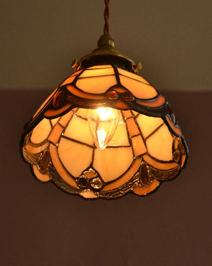 ペンダントライト　照明・ライティング　イギリスから到着したアンティークステンドグラスのランプ（コード・シャンデリア球・ギャラリーA）。。(k-3812-z)