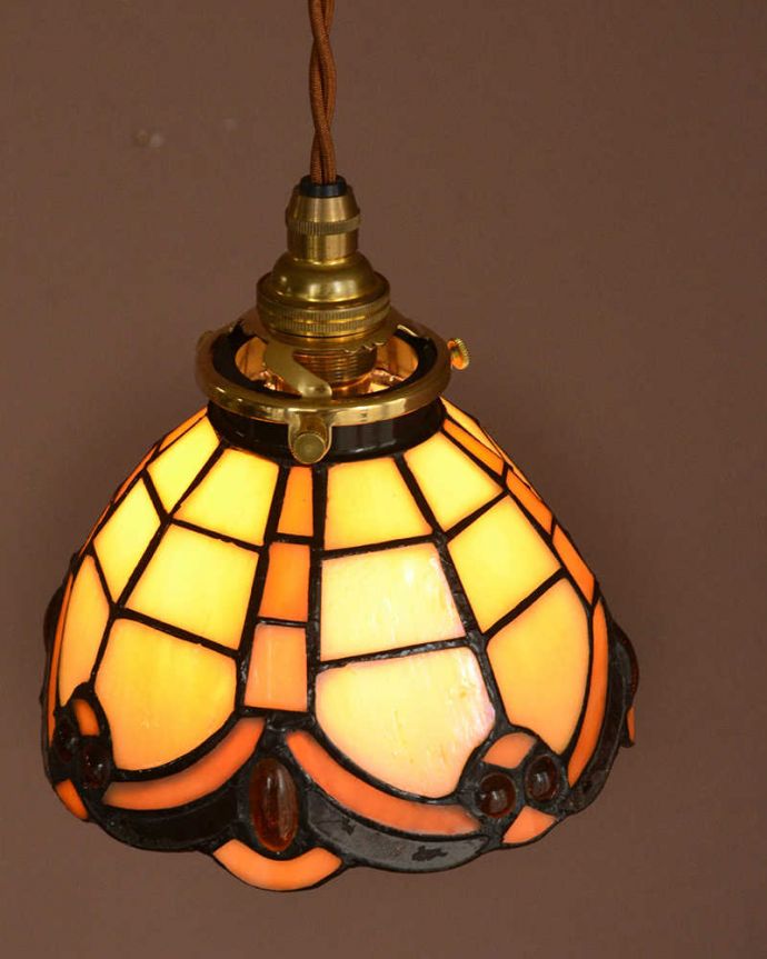 ペンダントライト　照明・ライティング　イギリスから到着したアンティークステンドグラスのランプ（コード・シャンデリア球・ギャラリーA）。。(k-3812-z)