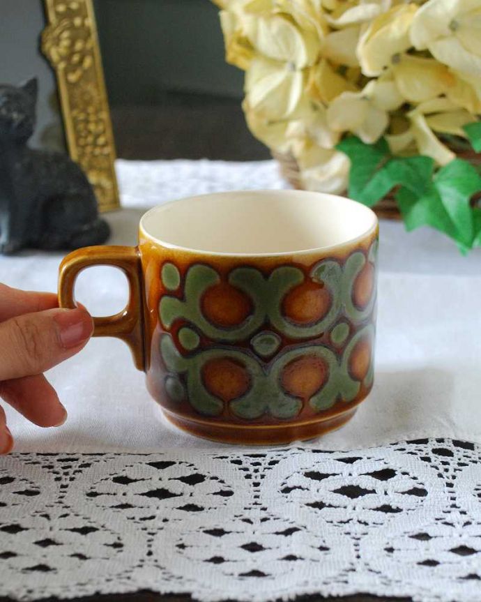 Hornsea（ホーンジー）　アンティーク雑貨　ホーンジー社、HORNSEA「ブロンテ」シリーズのアンティークカップ。お茶の時間をもっと優雅に･･･眺めているだけじゃもったいないので、実用的に使って下さい。(k-3820-z)