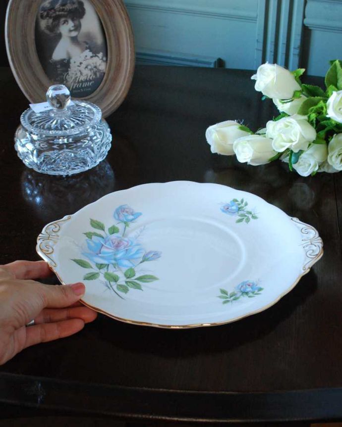 アンティーク 陶磁器の雑貨　アンティーク雑貨　ロイヤルスタンダード（ファシネーション）のアンティークＢ＆Ｂプレート。現在も日常使いされるB＆Bプレートディナー皿代わりにも使える大きなサイズ。(k-3821-z)