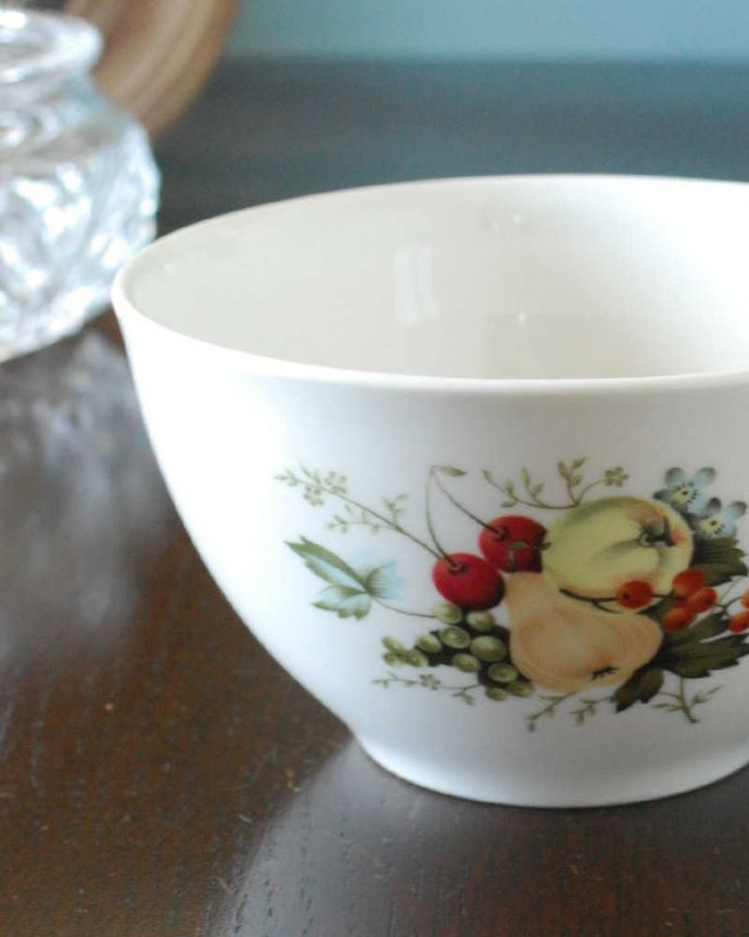 アンティーク 陶磁器の雑貨　アンティーク雑貨　フルーツがたっぷりデザインされたロイヤルドルトンのアンティークシュガーボウル(miramont)。お茶の時間を華やかにしてくれるアンティークティータイムを楽しむための茶道具の一つシュガーボウル。(k-3831-z)