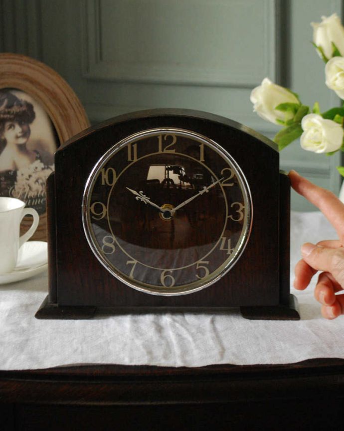 アンティーク その他の雑貨 アンティーク雑貨 置くだけでお洒落なインテリアになる英国で見つけたSMITH社のアンティーク置き時計。アンティークらしい独特のデザインアンティークなので多少のキズ・汚れがある場合があります。(k-3883-z)