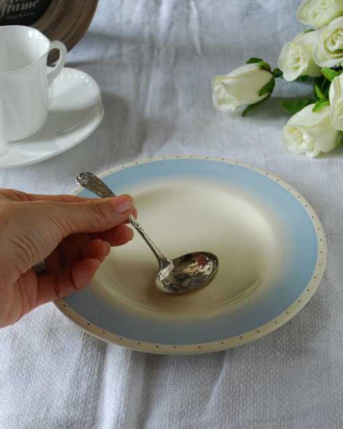 アンティーク シルバー製 アンティーク雑貨 アンティークシルバープレートのシフタースプーン(粉砂糖スプーン) 。大きさはコレくらいです食通が使っていたスプーンを日本流で使ってみて下さい。(k-3888-z)