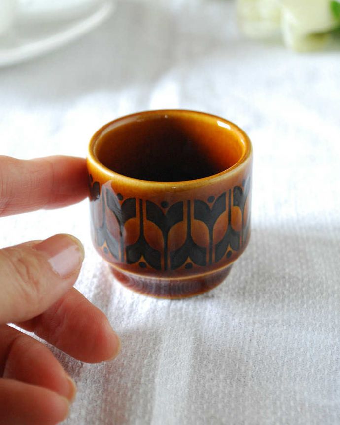 Hornsea(ホーンジー) アンティーク雑貨 ホーンジー社「エアルーム」シリーズのビンテージ陶器エッグスタンド。日常的に使えるテーブルウェアホーンジーのコンセプトは日常使い。(k-3906-z)