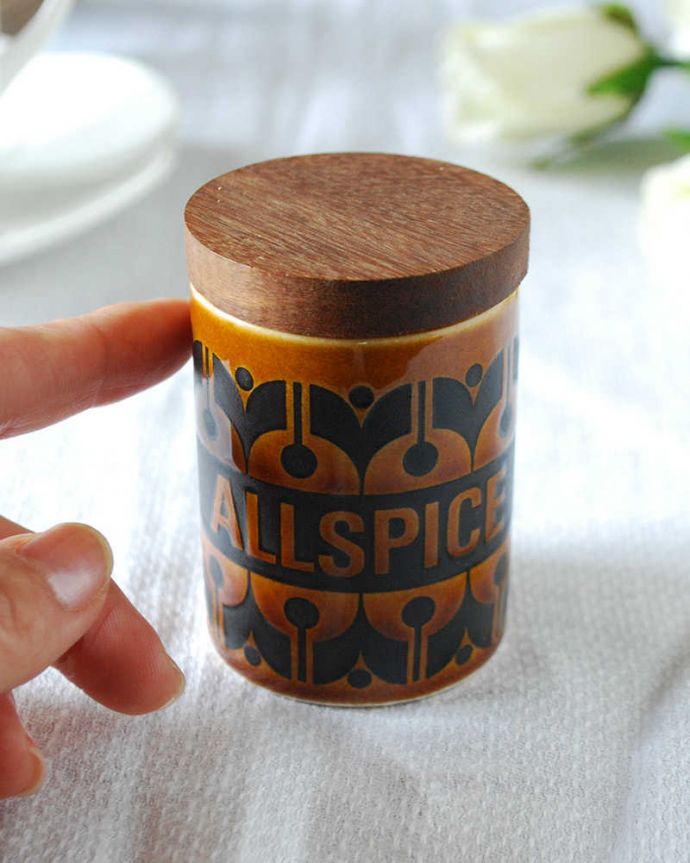 Hornsea（ホーンジー）　アンティーク雑貨　英国ホーンジー社の陶器のスパイスポット(ALLSPICE)。日常的に使えるテーブルウェアホーンジーのコンセプトは日常使い。(k-3907-z)