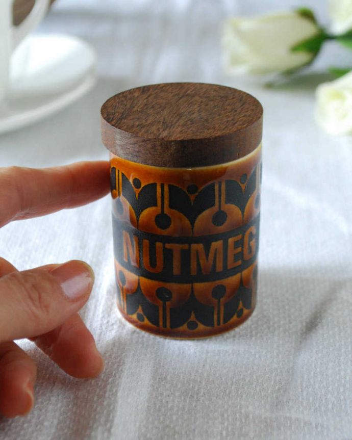 Hornsea(ホーンジー) アンティーク雑貨 英国ホーンジー社の陶器のスパイスポット(NUTMEG)。日常的に使えるテーブルウェアホーンジーのコンセプトは日常使い。(k-3908-z)