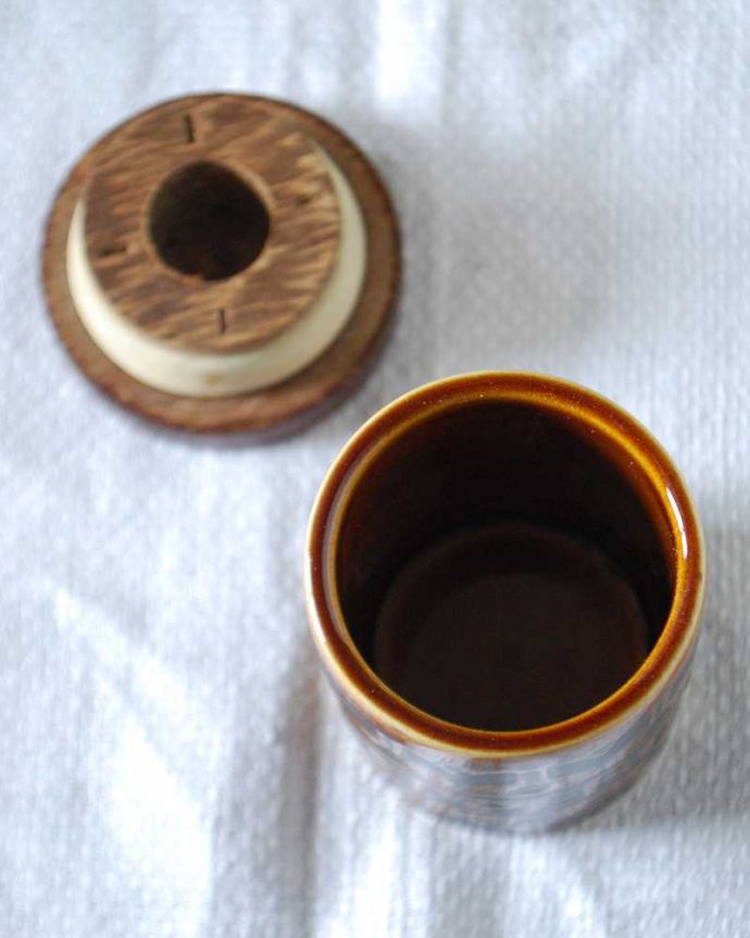 Hornsea（ホーンジー）　アンティーク雑貨　英国から届いたホーンジーのエアルーム、スパイスポット(PEPPERCORN)。上から見るとこんな感じです新品ではないので、多少の欠け・キズがある場合がありますが、使用上問題がないものだけを選んできました。(k-3910-z)