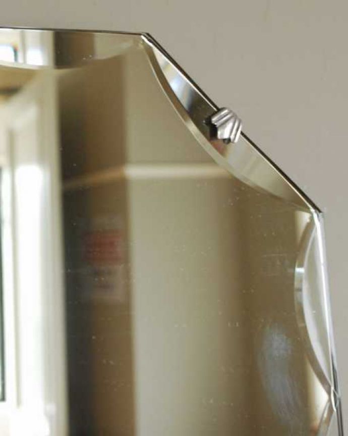 アンティーク ミラー（鏡）　アンティーク雑貨　イギリスの壁掛け鏡、アンティークカッティングミラー。アンティークでしか手に入らないキラキラ感キラッと輝く美しい面取りがデザインになっているアンティークのミラー。(k-3921-z)