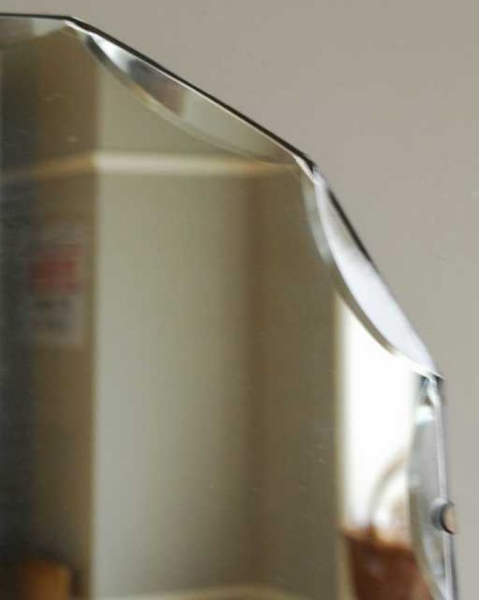 アンティーク ミラー（鏡）　アンティーク雑貨　英国のアンティーク雑貨、縁取りがキラキラ輝くカッティングミラー。アンティークでしか手に入らないキラキラ感キラッと輝く美しい面取りがデザインになっているアンティークのミラー。(k-3926-z)