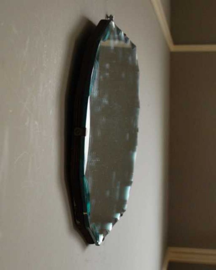 アンティーク ミラー（鏡）　アンティーク雑貨　英国のアンティーク雑貨、縁取りがキラキラ輝くカッティングミラー。厚みが違いますアンティークなので多少のキズ・汚れがある場合がありますがキレイなものを買い付けてきました。(k-3926-z)